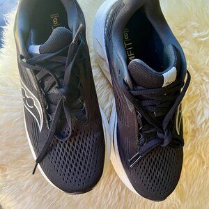 SAUCONY RIDE 18  WOMEN'S 8.5 B WIDTH